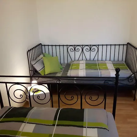 Lejlighed Green Apple City Apartment, 250 Meter Zur U-bahn